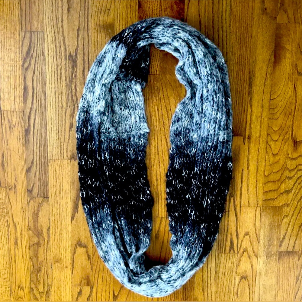 Renee’s NYC Accessories Infinity Circle Loop Knit Scarf Black Grey White 18 x 66